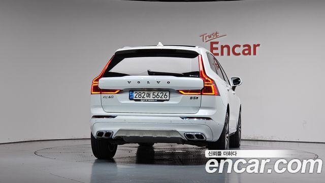 Volvo XC60 2021 — photo 4