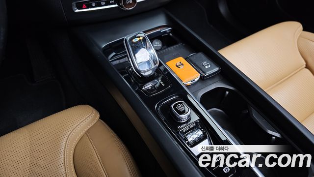 Volvo XC60 2021 — photo 12