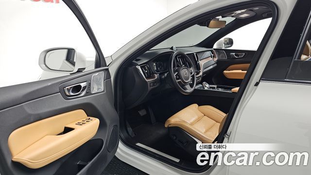 Volvo XC60 2021 — photo 13