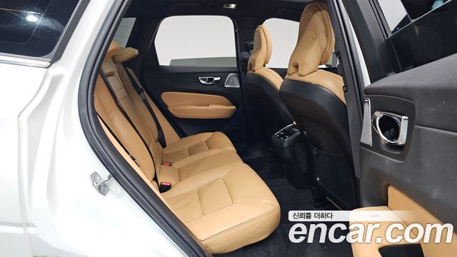 Volvo XC60 2021 — photo 17