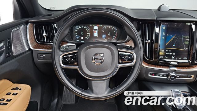 Volvo XC60 2021 — photo 19
