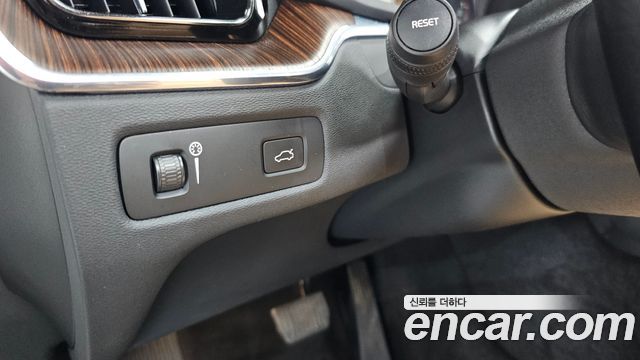 Volvo XC60 2021 — photo 20