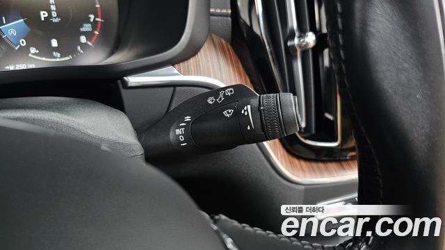 Volvo XC60 2021 — photo 22