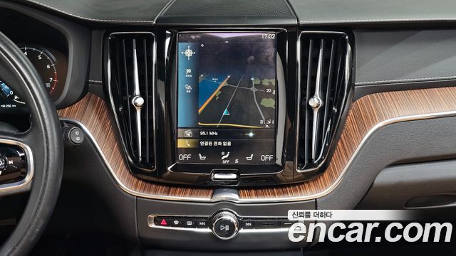 Volvo XC60 2021 — photo 24