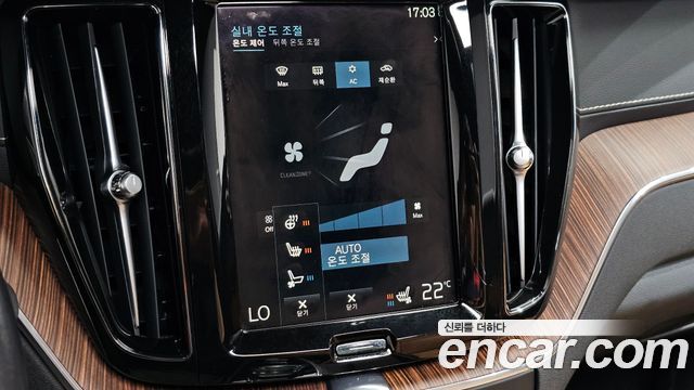 Volvo XC60 2021 — photo 26