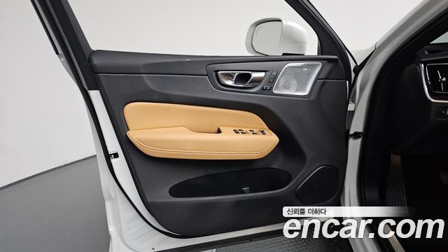 Volvo XC60 2021 — photo 14