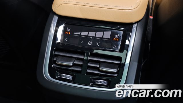 Volvo XC60 2021 — photo 29