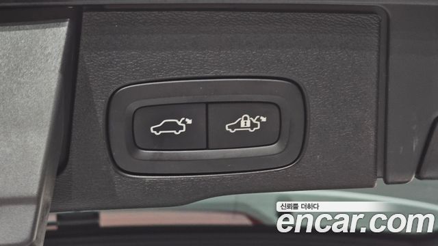 Volvo XC60 2021 — photo 35