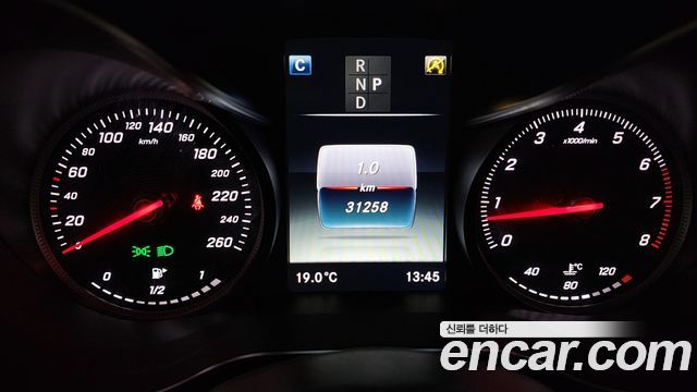 Mercedes-Benz C-Class 2018 — photo 11