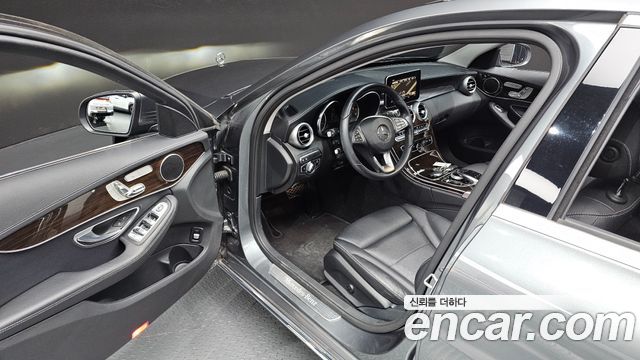 Mercedes-Benz C-Class 2018 — photo 17