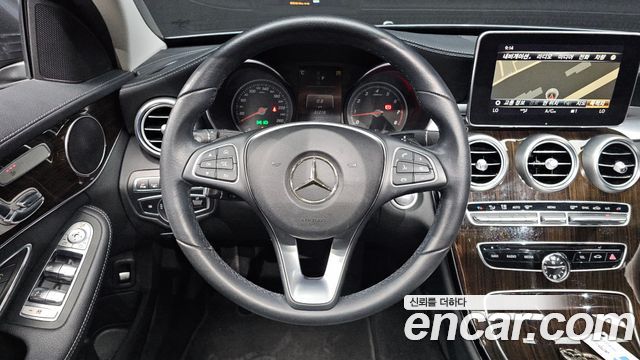 Mercedes-Benz C-Class 2018 — photo 19