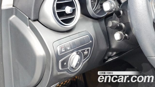 Mercedes-Benz C-Class 2018 — photo 20