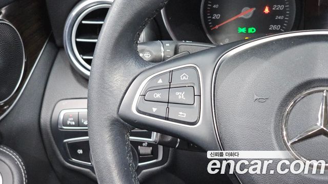 Mercedes-Benz C-Class 2018 — photo 21