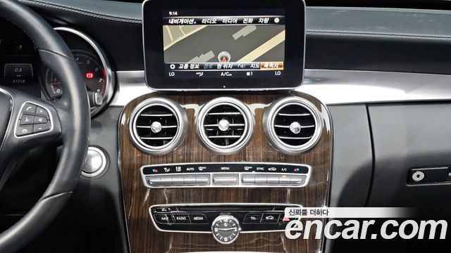 Mercedes-Benz C-Class 2018 — photo 23