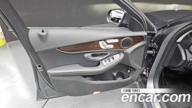 Mercedes-Benz C-Class 2018 — photo 25