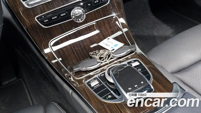 Mercedes-Benz C-Class 2018 — photo 26
