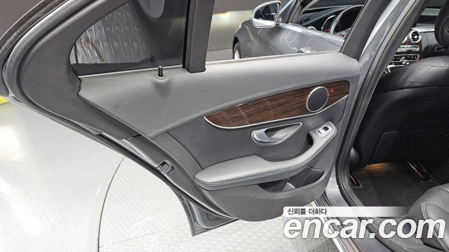 Mercedes-Benz C-Class 2018 — photo 15