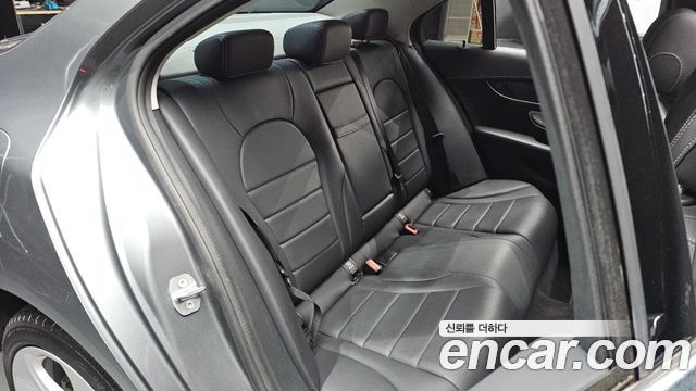 Mercedes-Benz C-Class 2018 — photo 16