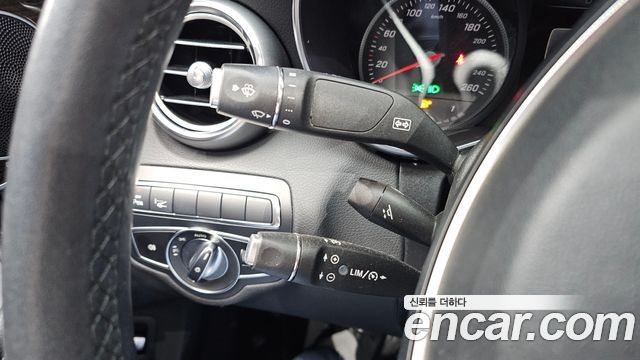 Mercedes-Benz C-Class 2018 — photo 28