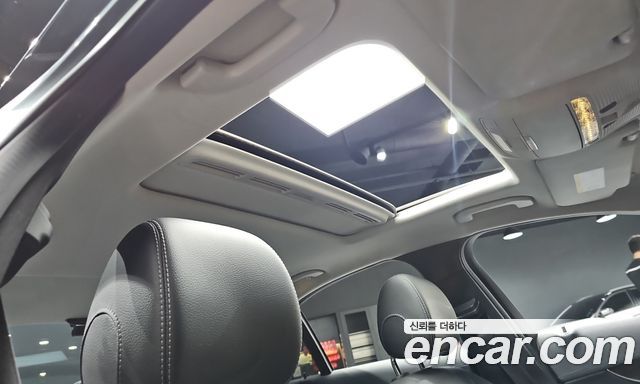 Mercedes-Benz C-Class 2018 — photo 30