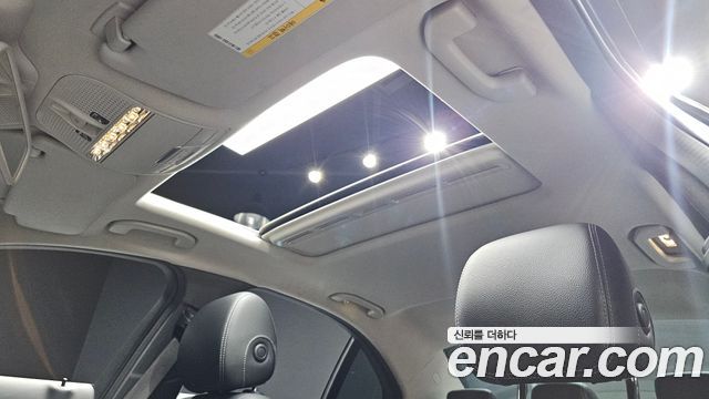 Mercedes-Benz C-Class 2018 — photo 31