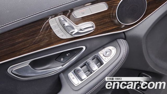 Mercedes-Benz C-Class 2018 — photo 34
