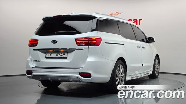Kia Canival 2019 — photo 2