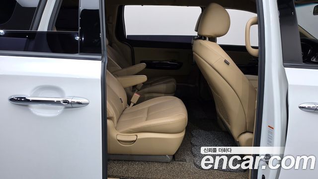 Kia Canival 2019 — photo 17