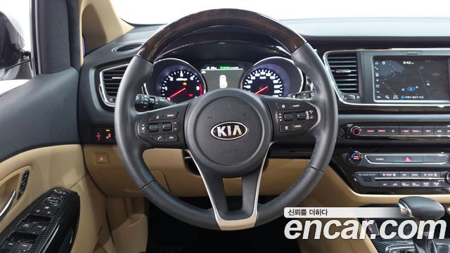Kia Canival 2019 — photo 19