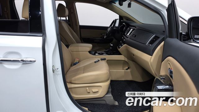 Kia Canival 2019 — photo 16