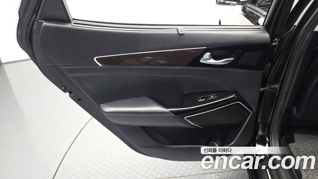 Kia K7 2017 — photo 15