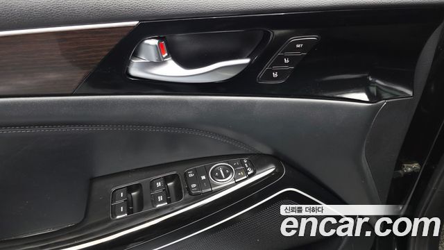 Kia K7 2017 — photo 31