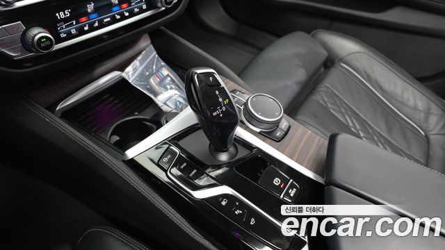 BMW 5-Series 2022 — photo 12