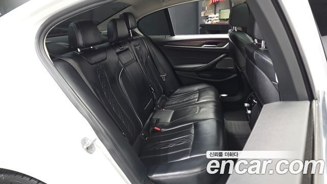 BMW 5-Series 2022 — photo 18