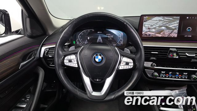 BMW 5-Series 2022 — photo 19