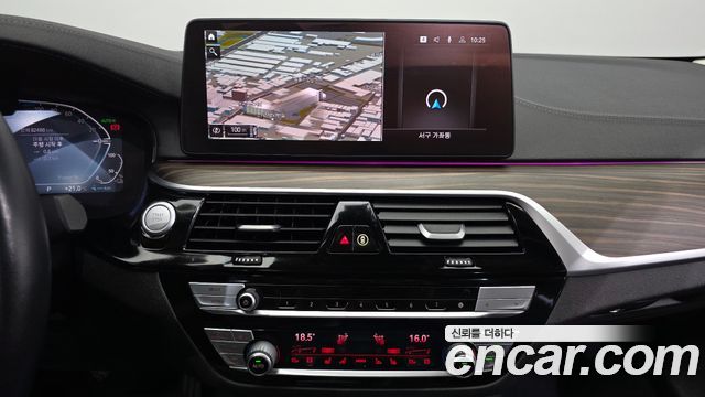 BMW 5-Series 2022 — photo 21