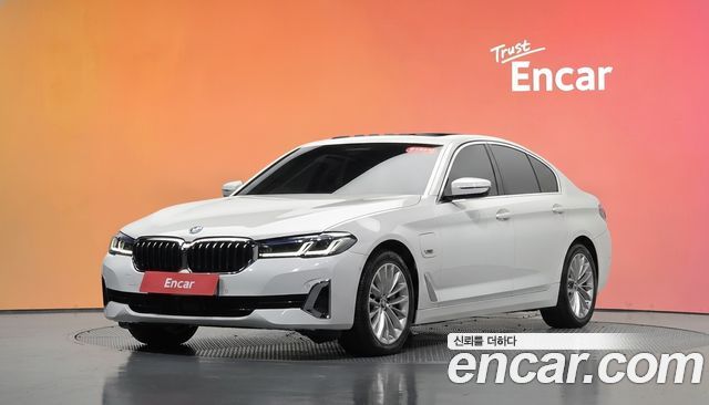 BMW 5-Series 2022 — photo 1