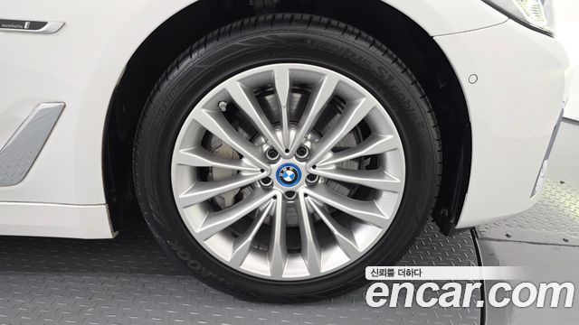 BMW 5-Series 2022 — photo 7
