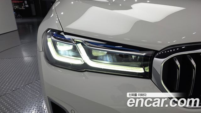 BMW 5-Series 2022 — photo 8