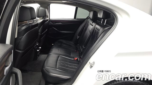 BMW 5-Series 2022 — photo 16