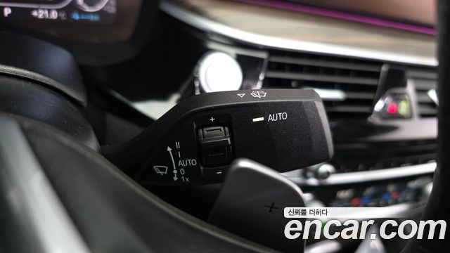 BMW 5-Series 2022 — photo 28