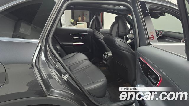 Mercedes-Benz GLC-Class 2023 — photo 17