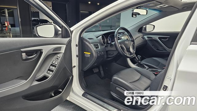 Hyundai AVANTE 2014 — photo 13