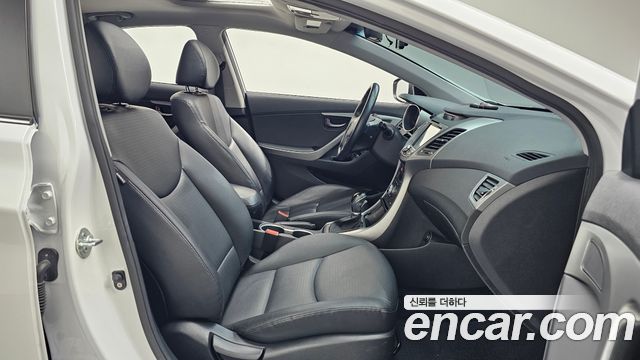 Hyundai AVANTE 2014 — photo 17