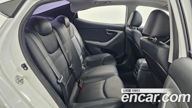 Hyundai AVANTE 2014 — photo 18