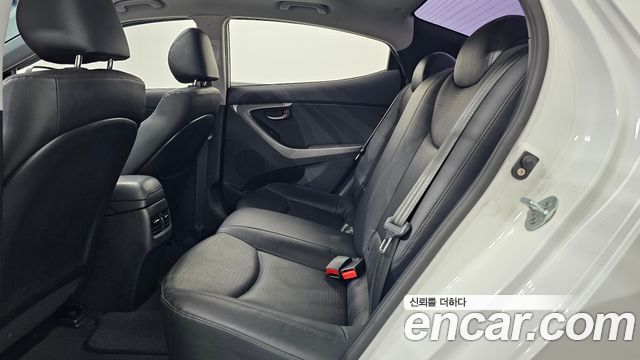 Hyundai AVANTE 2014 — photo 16