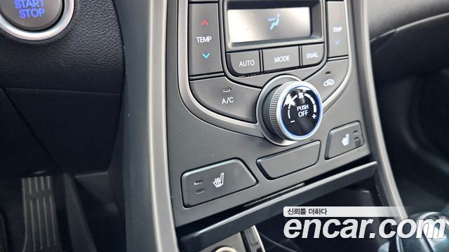 Hyundai AVANTE 2014 — photo 30