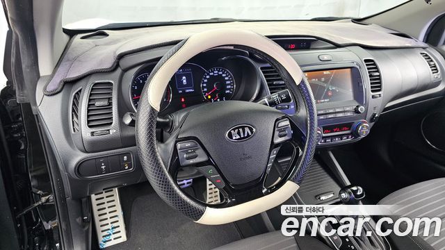 Kia K3 2017 — photo 13