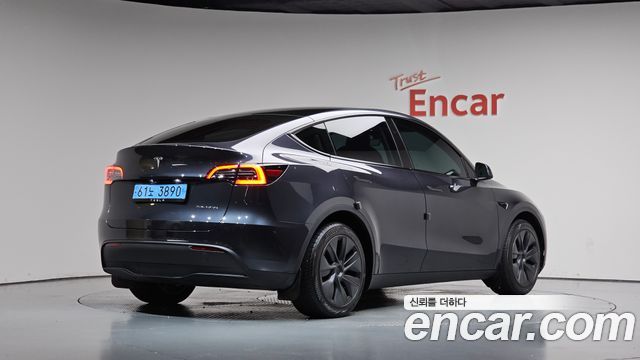 Tesla Model Y 2024 — photo 2