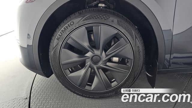 Tesla Model Y 2024 — photo 5